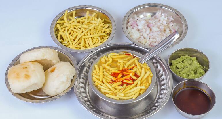 Top Home Food Delivery In Bangalore Serves Regional Food 9 43f12e84ad3a362bb0f0c7d5283997a2.jpg?fit=around|771.75:416.25&crop=771.75:416